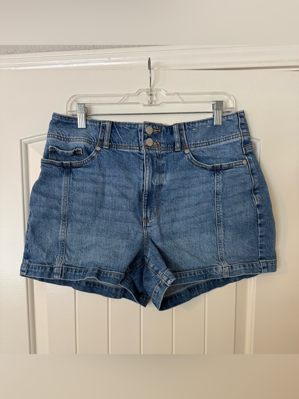 LOFT Rivete Double-Button Curvy Denim Shorts - 10